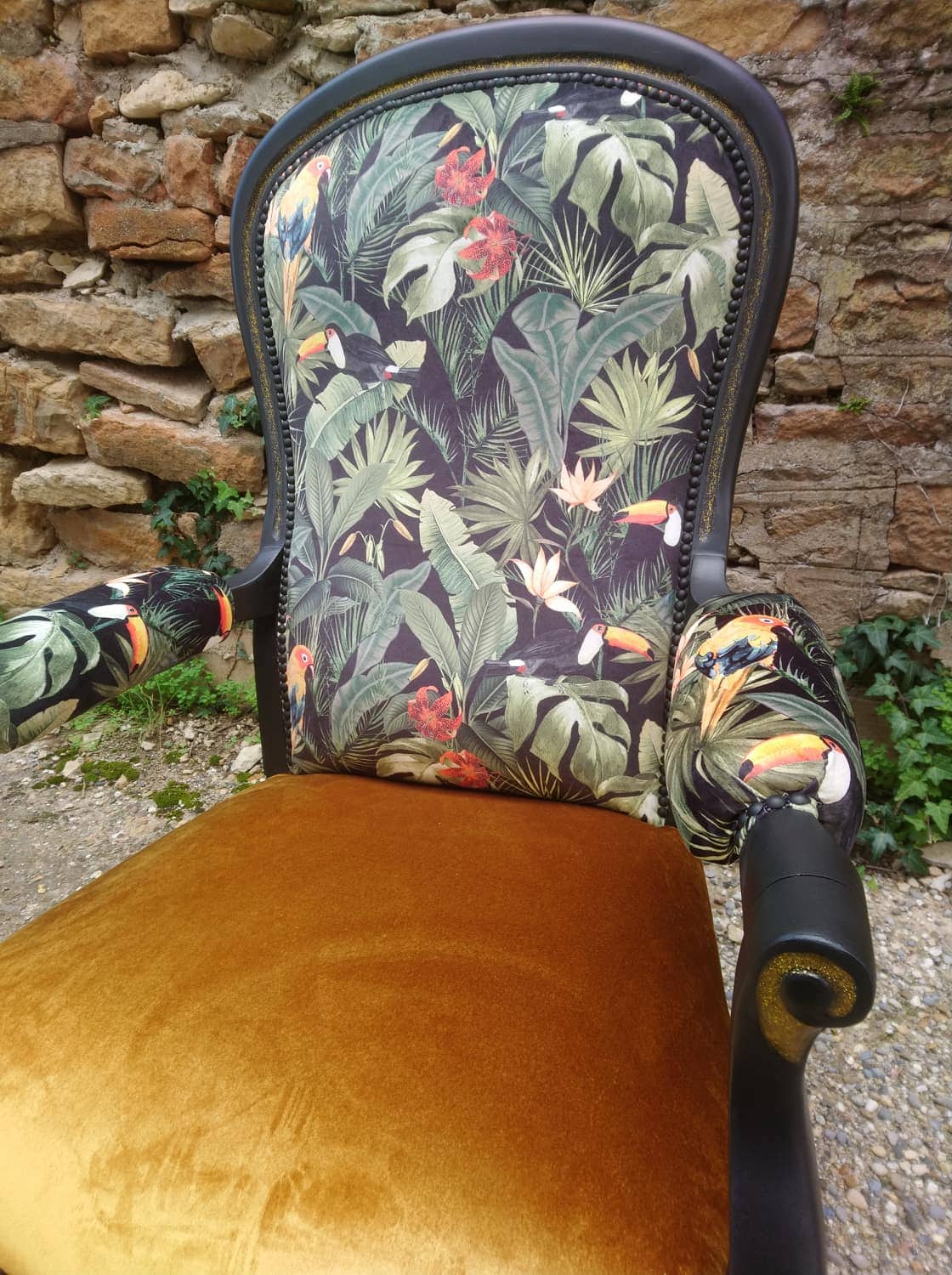 fauteuil voltaire velours jungle résine dorée