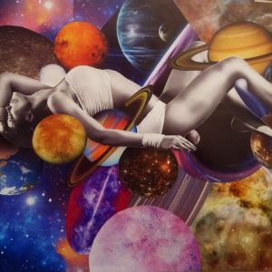 collage l'immensité des mondes composition artistique femme planètes espace