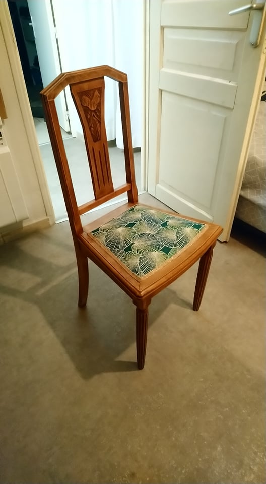 chaise années 20 tissus jacquard vert et bois
