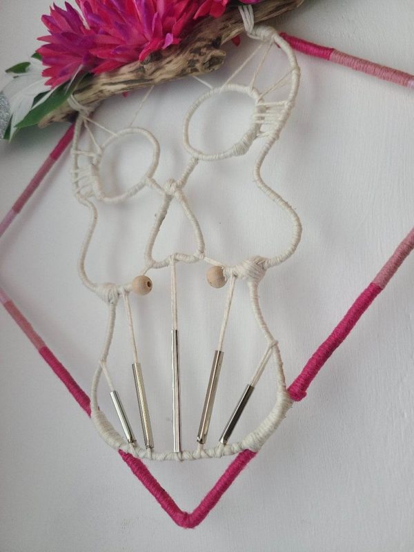vue dessous tête de mort rose et blanche