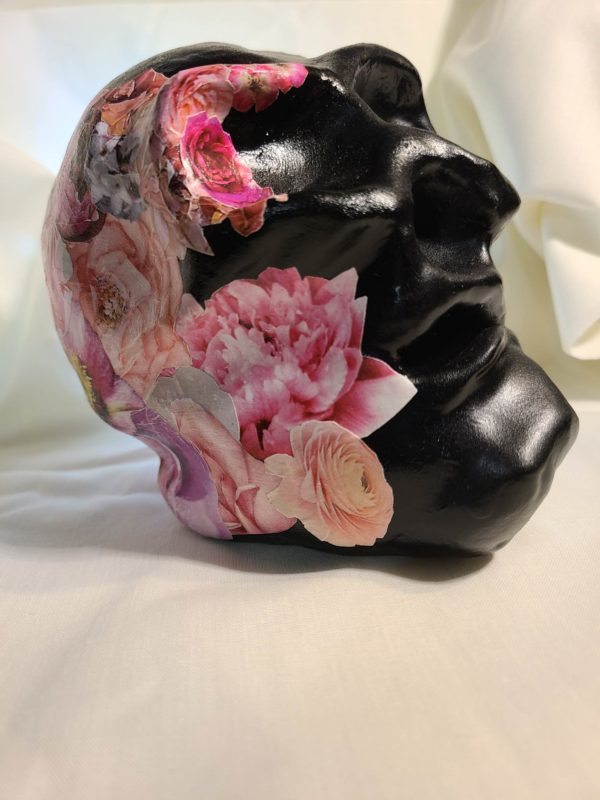 vue gauche tete de mort rock rose
